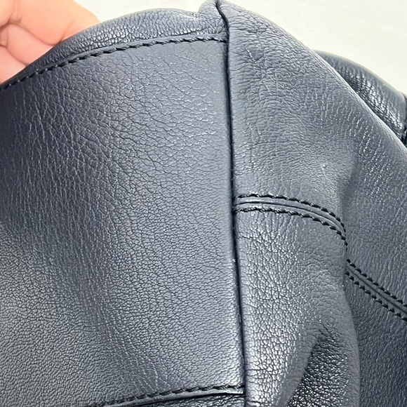 GIVENCHY 
Sugar Goatskin Medium Nightingale Navy - Picture 14 of 14